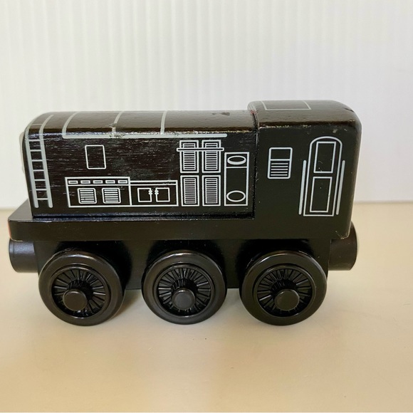 Thomas and Friends Wooden Railway: Diesel - Picture 4 of 5